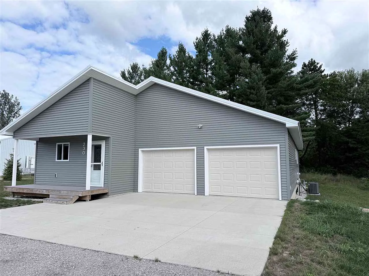 3 bed, 2.5 bath, 1800 sqft, $2,800 — Photo 2