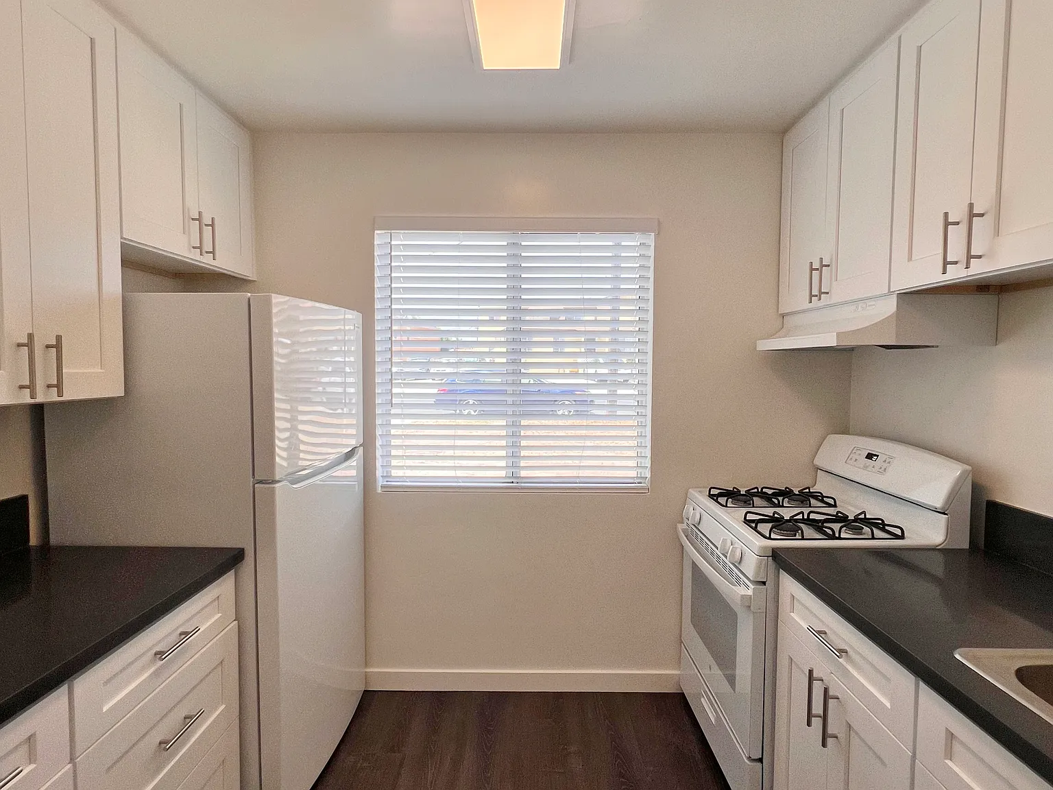 2 bed, 700 sqft, $2,375 — Photo 2