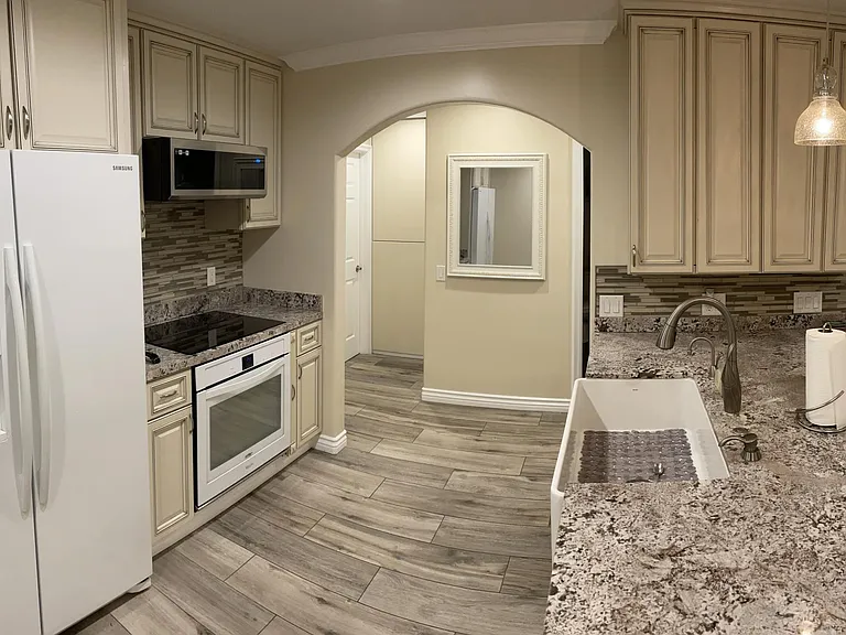 E Surfside Dr — Photo 4