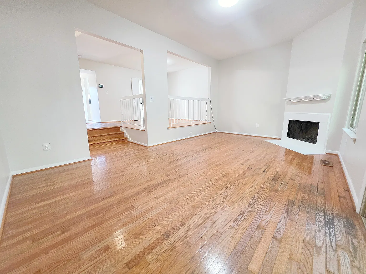 3 bed, 3.5 bath, 1980 sqft, $3,500 — Photo 3