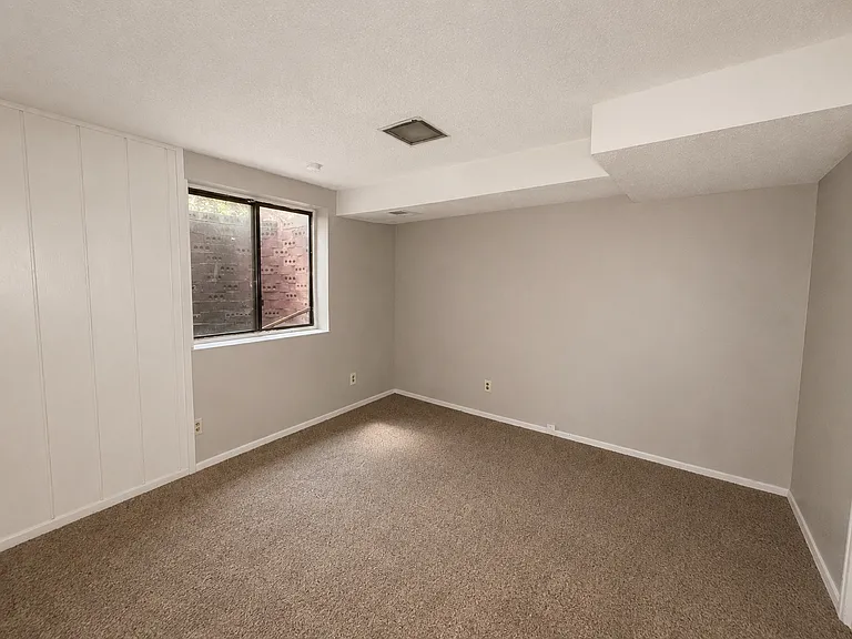 994 S Oakland Ct — Photo 26