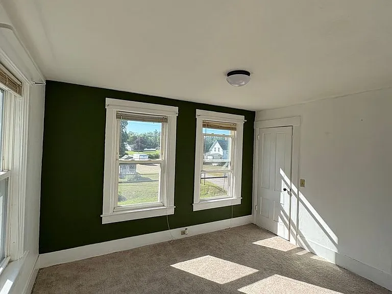 596 Portland St — Photo 9