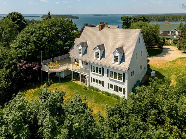 20 Fredas Point Ext, Chester, NS B0J 1K0