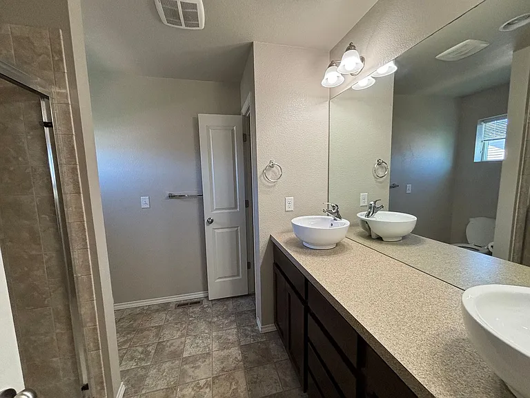 1902 Winamac Dr — Photo 15