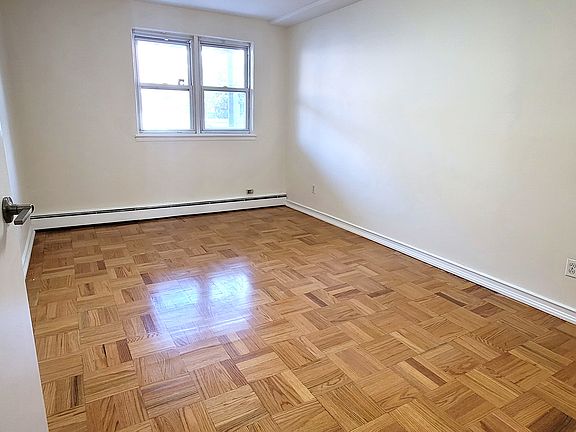 20-20 Hazen St #1P, East Elmhurst, NY 11370 | Zillow