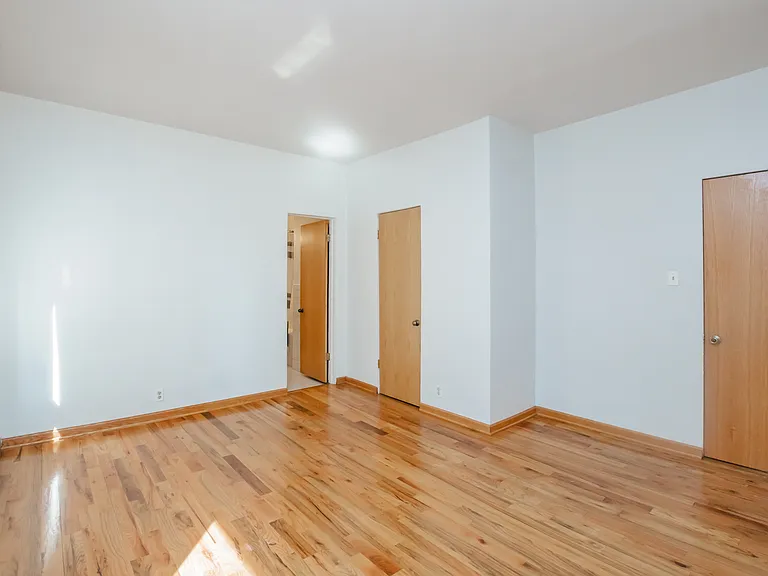 5229 S Greenwood Ave #3 — Photo 16