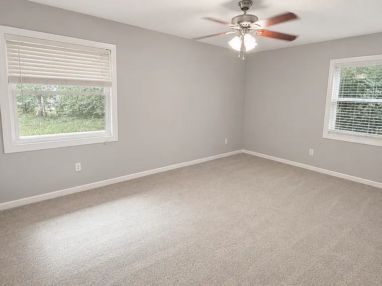 302 Richland Dr — Photo 8