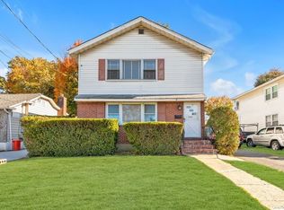438 Burkhard Ave, Williston Park, NY 11596