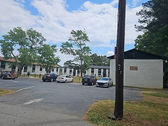 2nd image of 740 Mozley Dr SE