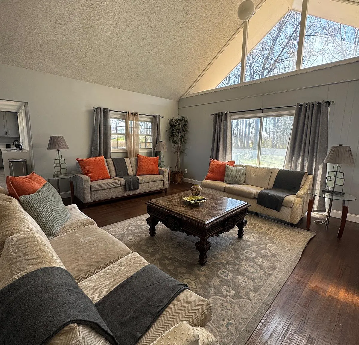 12 bed, 7500 sqft, $19,500 — Photo 3