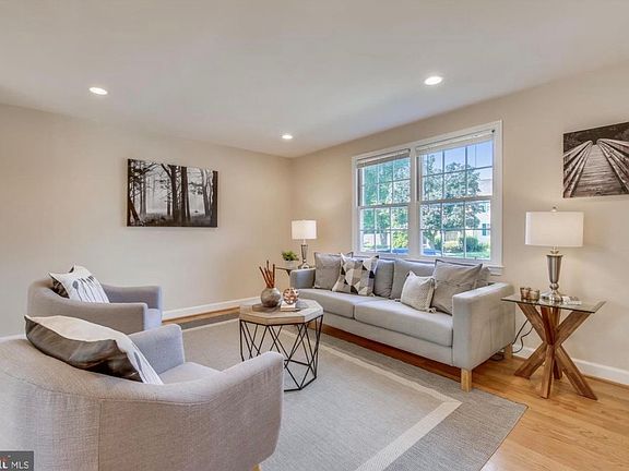 3rd image of 126 Sharpstead Ln