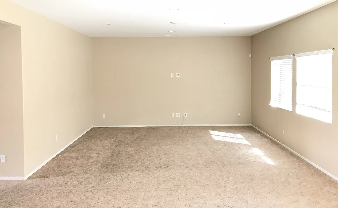Beautiful 4BR/3BA Home with Loft & Downstairs Bedroom in Jurupa Valley — Photo 3