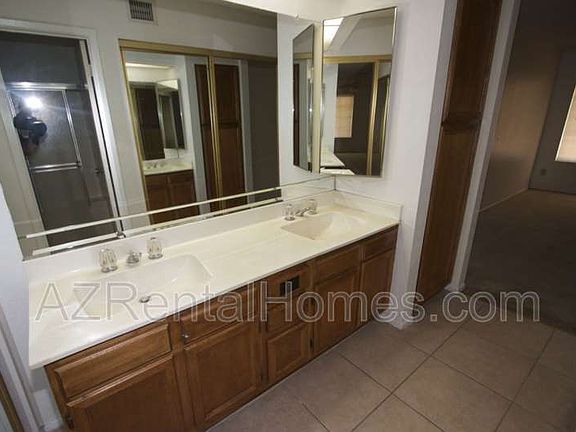 4th image of 925 N College Ave Unit H131