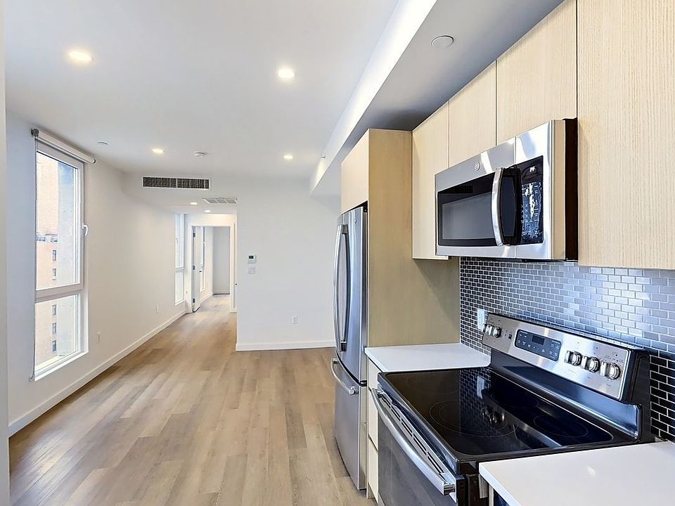 1st image of 814 Amsterdam Ave #9NN
