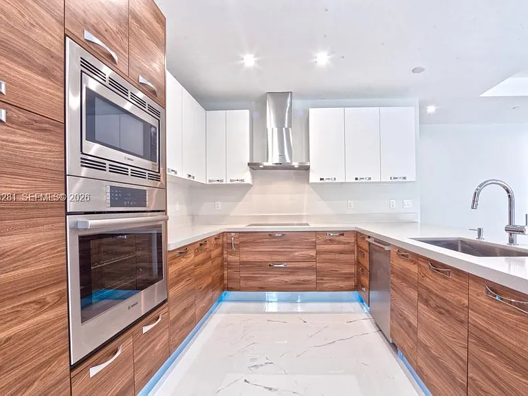 718 Valencia Ave #202 — Photo 15