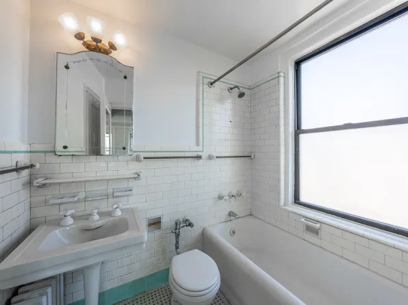 327 Central Park West image 18 of 24