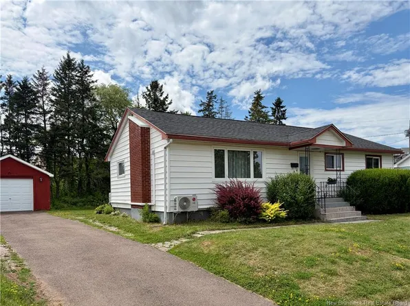 100 Leeside Dr, Moncton, NB E1C 4L5