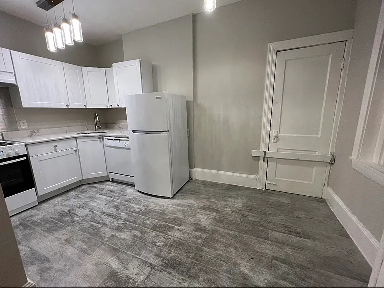 1024 Commonwealth Ave #305 — Photo 3