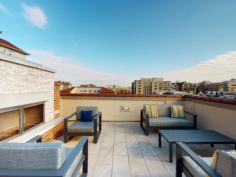 Cozy fireside chats on this rooftop terrace