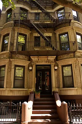 Sold by Aclawrence | media 23