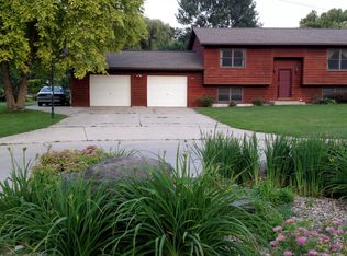 1015 S Rhode Island Ave, Mason City, IA 50401