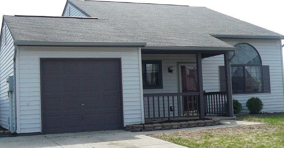 For Sale: 223 Country Wood Dr., Whiteland, IN 46184