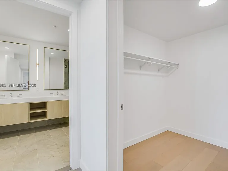 9221 E Bay Harbor Dr #511 — Photo 21
