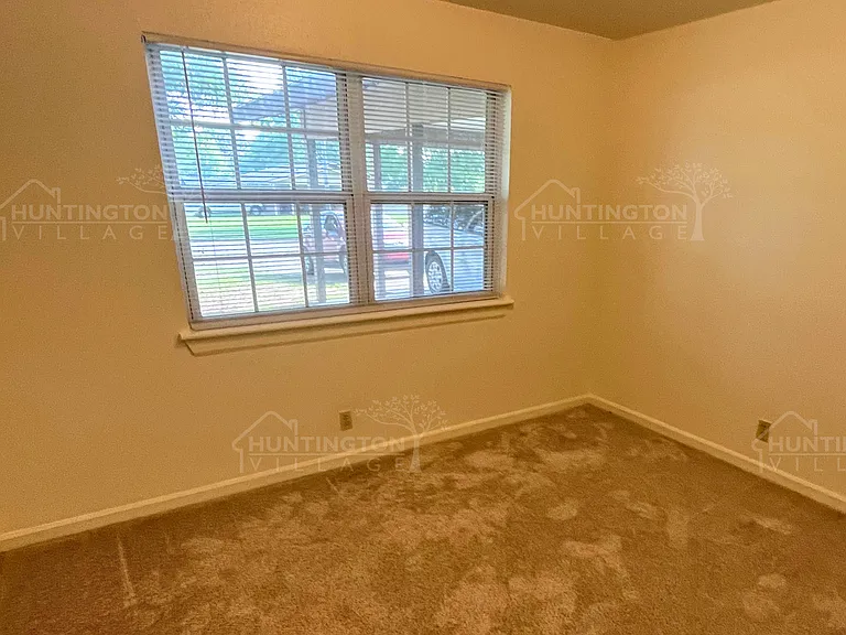 900 Olmstead St — Photo 9