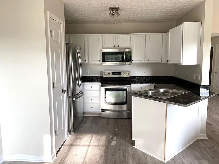 3852 Wedgefield Ct — Photo 5