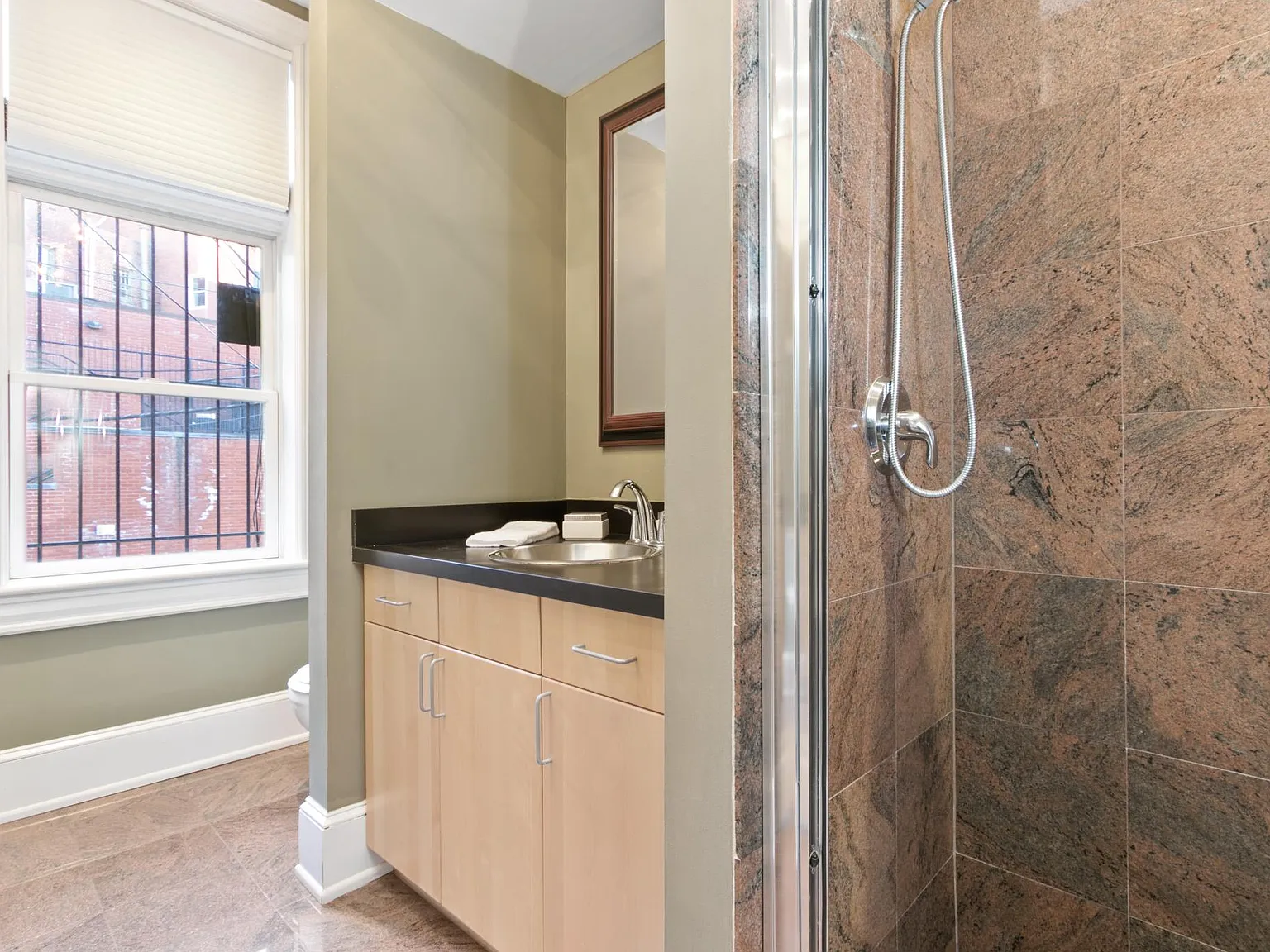 1 bed, 864 sqft, $4,500 — Photo 3