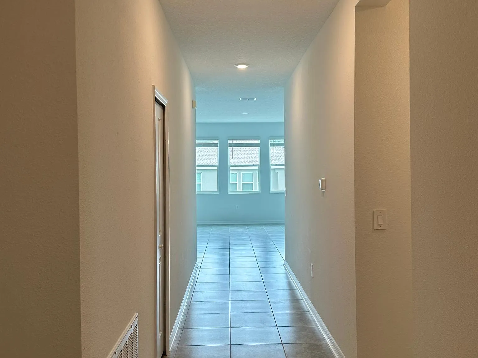4 bed, 1853 sqft, $2,300 — Photo 2