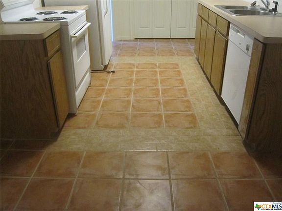 4th image of 1000 W Avenue B #Ab