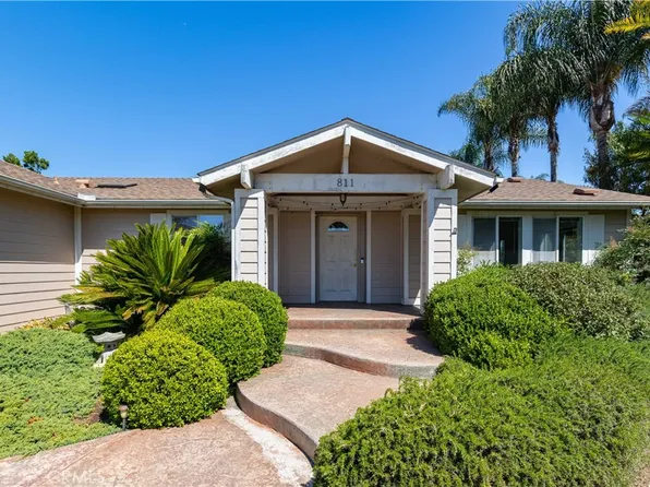 811 Cypress Dr, Vista, CA 92084