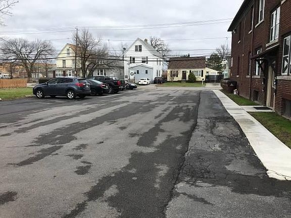 2nd image of 420 Skillen St