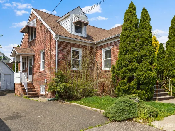 35 Melbourne Ct, Woodbridge, NJ 07095