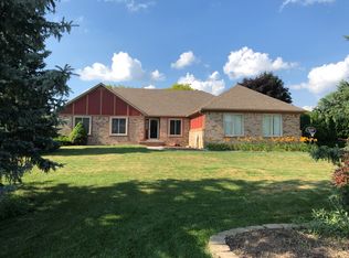 273 E Silverbell Rd, Lake Orion, MI 48360
