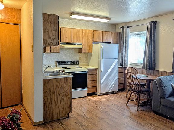 2nd image of 1420 Lacey St #5
