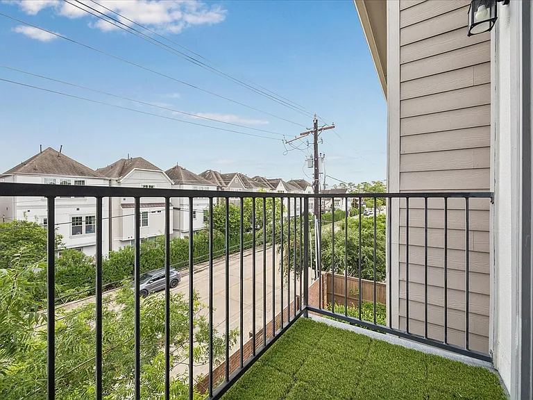 1704 Oak Leaf Pass Dr — Photo 22