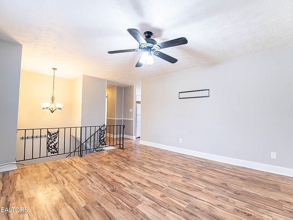 3rd image of 720 N Whispering Oak Cir