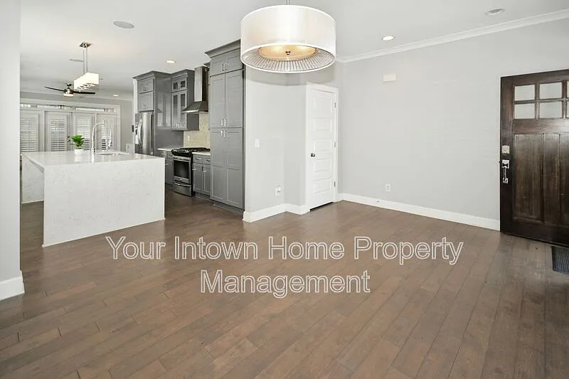 3 bed, 3.0 bath, 2451 sqft, $3,400 — Photo 4