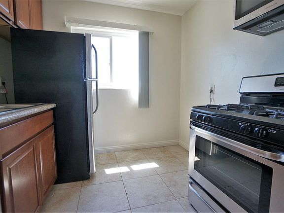 4th image of 4480 Euclid Ave APT N