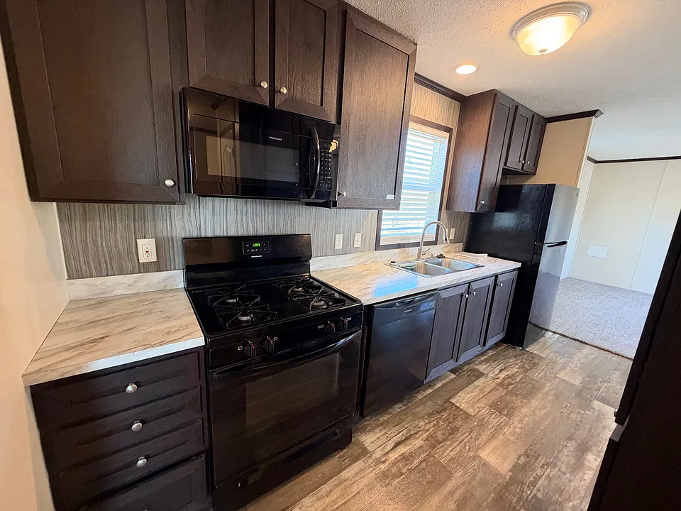 82 Elm Ave #82