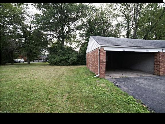 5th image of 5252 Pinetree Ln #5252