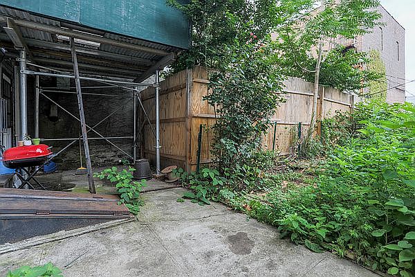 1st image of 242 Howard Ave APT 1L