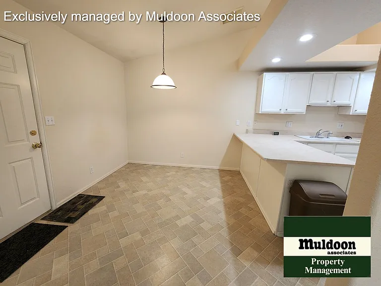 955 S Kyle Ln — Photo 4