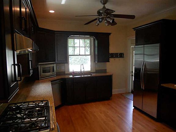 3rd image of 521 Knollwood Dr SE