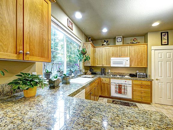 3rd image of 12203 SE 35th Ct