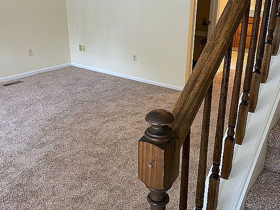 3rd image of 11 Laird Ln