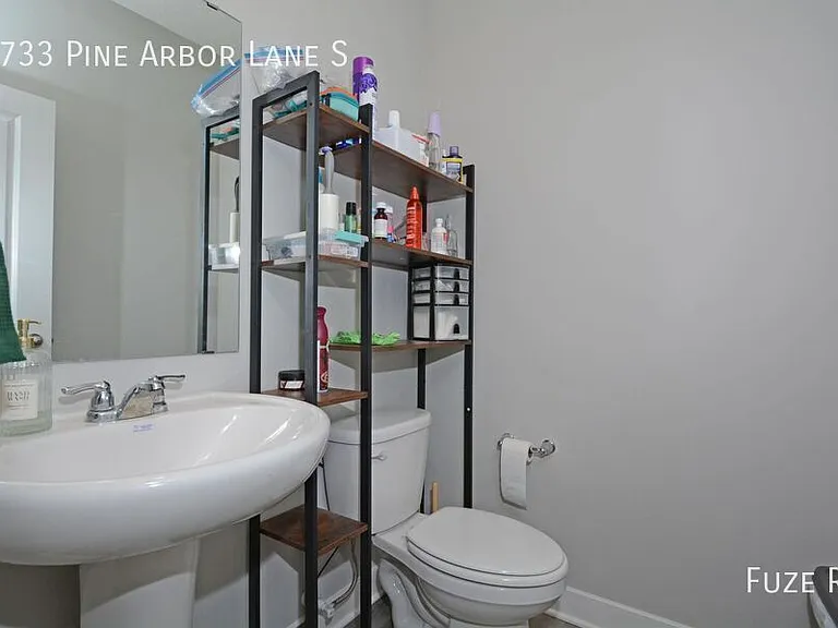 6733 Pine Arbor Ln S — Photo 9
