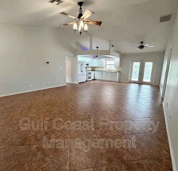 4017 NE 10th Ave — Photo 5